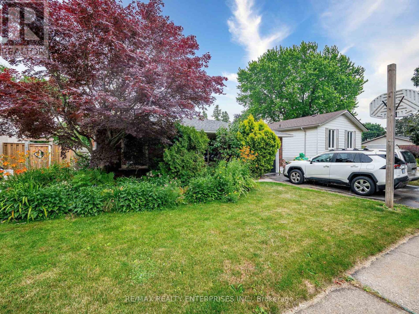 Photo 38 of 637 Artreva Crescent, Burlington ON