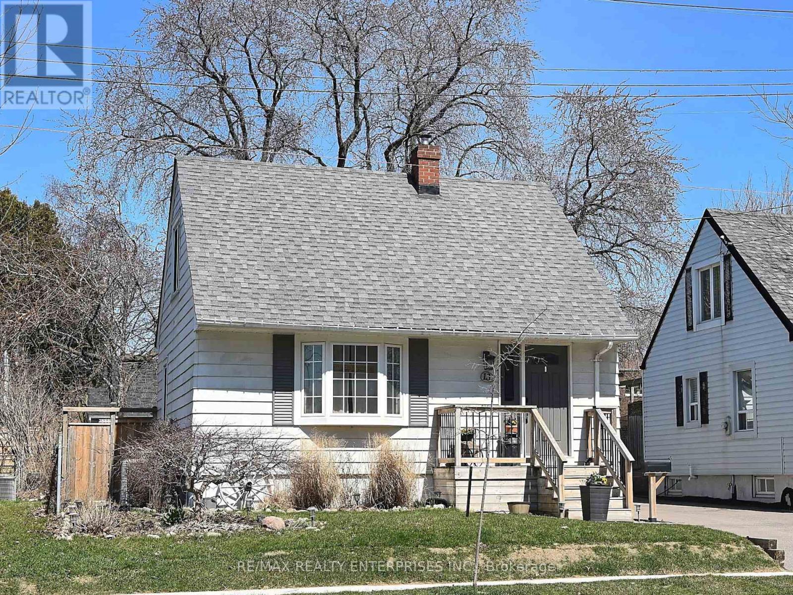Photo 33 of 13 Avon Park Drive, Toronto ON