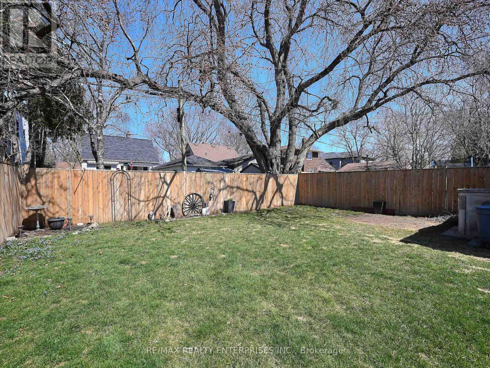 Photo 31 of 13 Avon Park Drive, Toronto ON