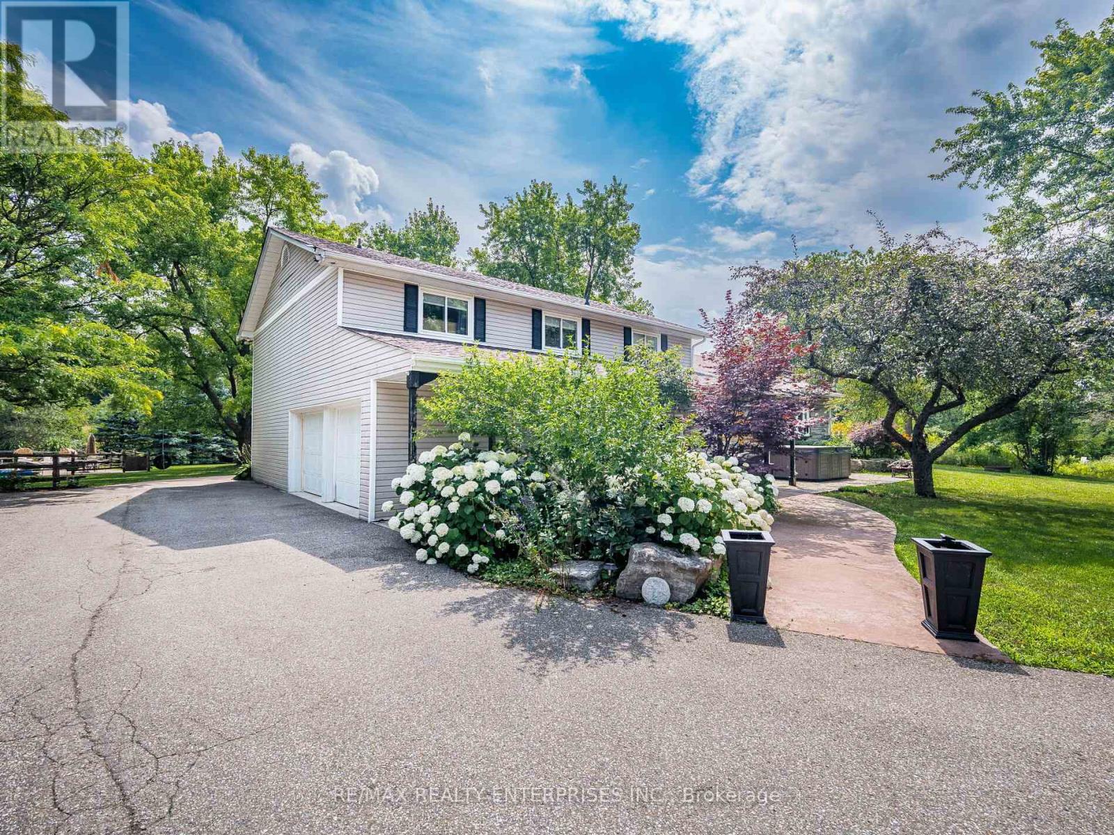 Photo 2 of 8375 Creditview Road, Brampton ON