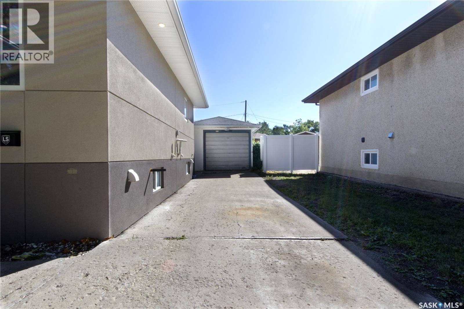 Photo 2 of 2475 Francis Street, Regina SK