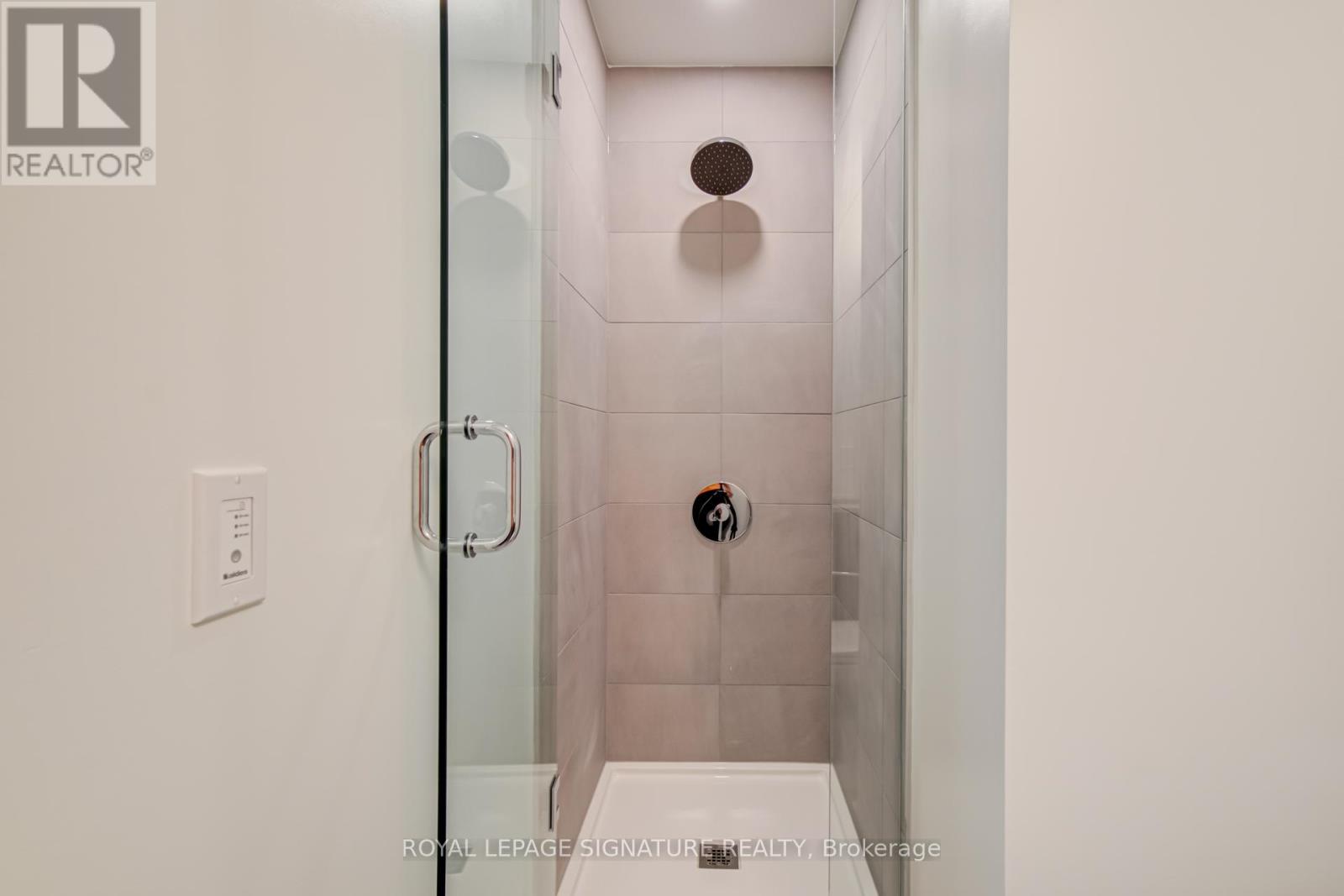 Photo 10 of 4715 1000 Portage Parkway, Vaughan ON