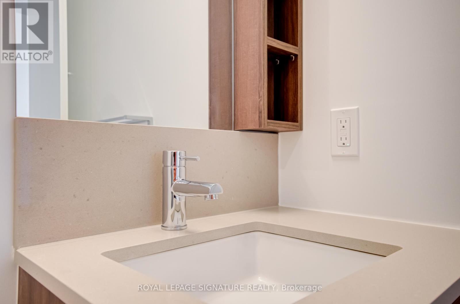 Photo 11 of 4715 1000 Portage Parkway, Vaughan ON