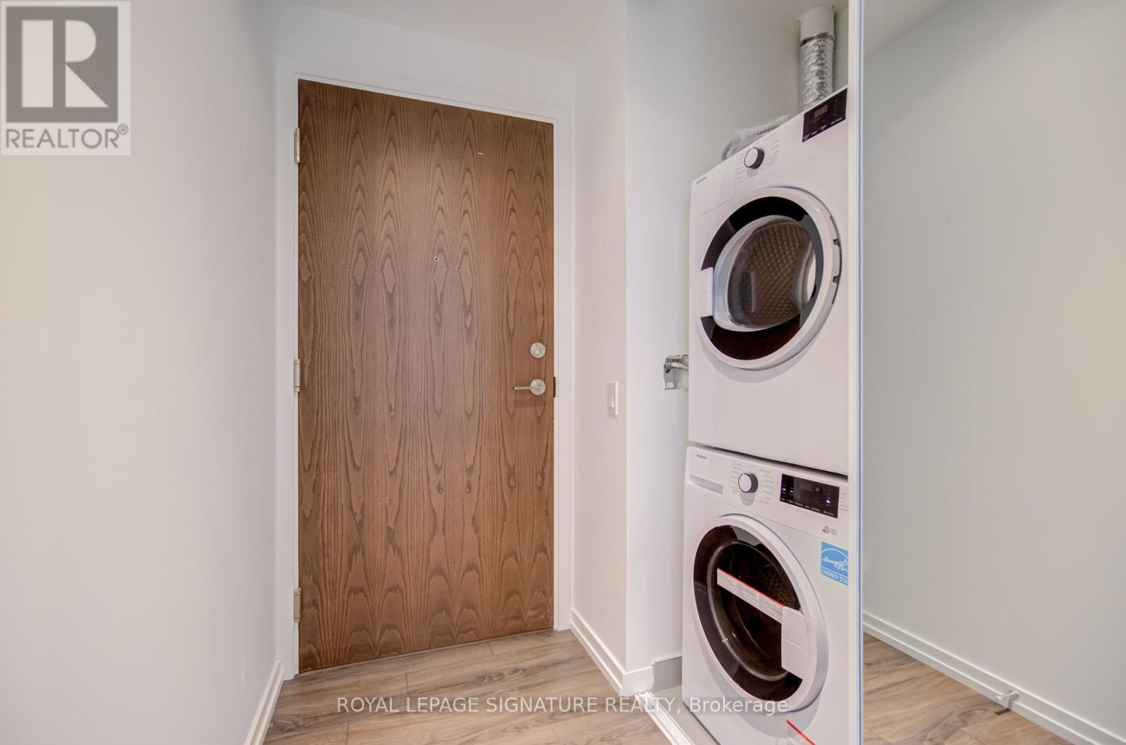 Photo 12 of 4715 1000 Portage Parkway, Vaughan ON