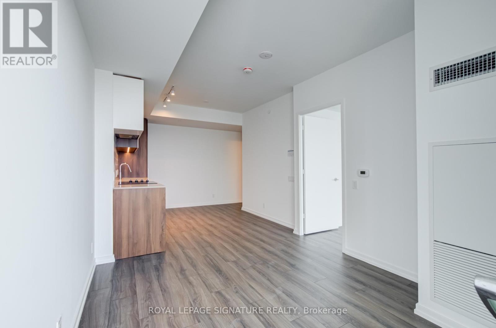 Photo 2 of 4715 1000 Portage Parkway, Vaughan ON