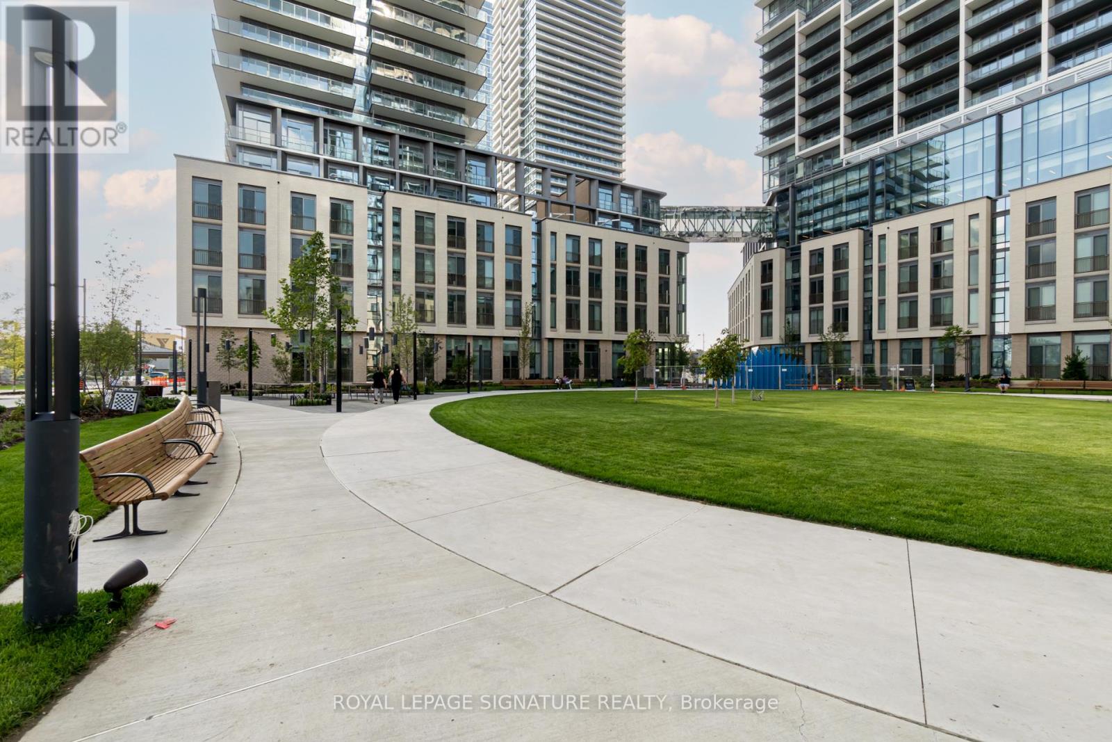 Photo 20 of 4715 1000 Portage Parkway, Vaughan ON