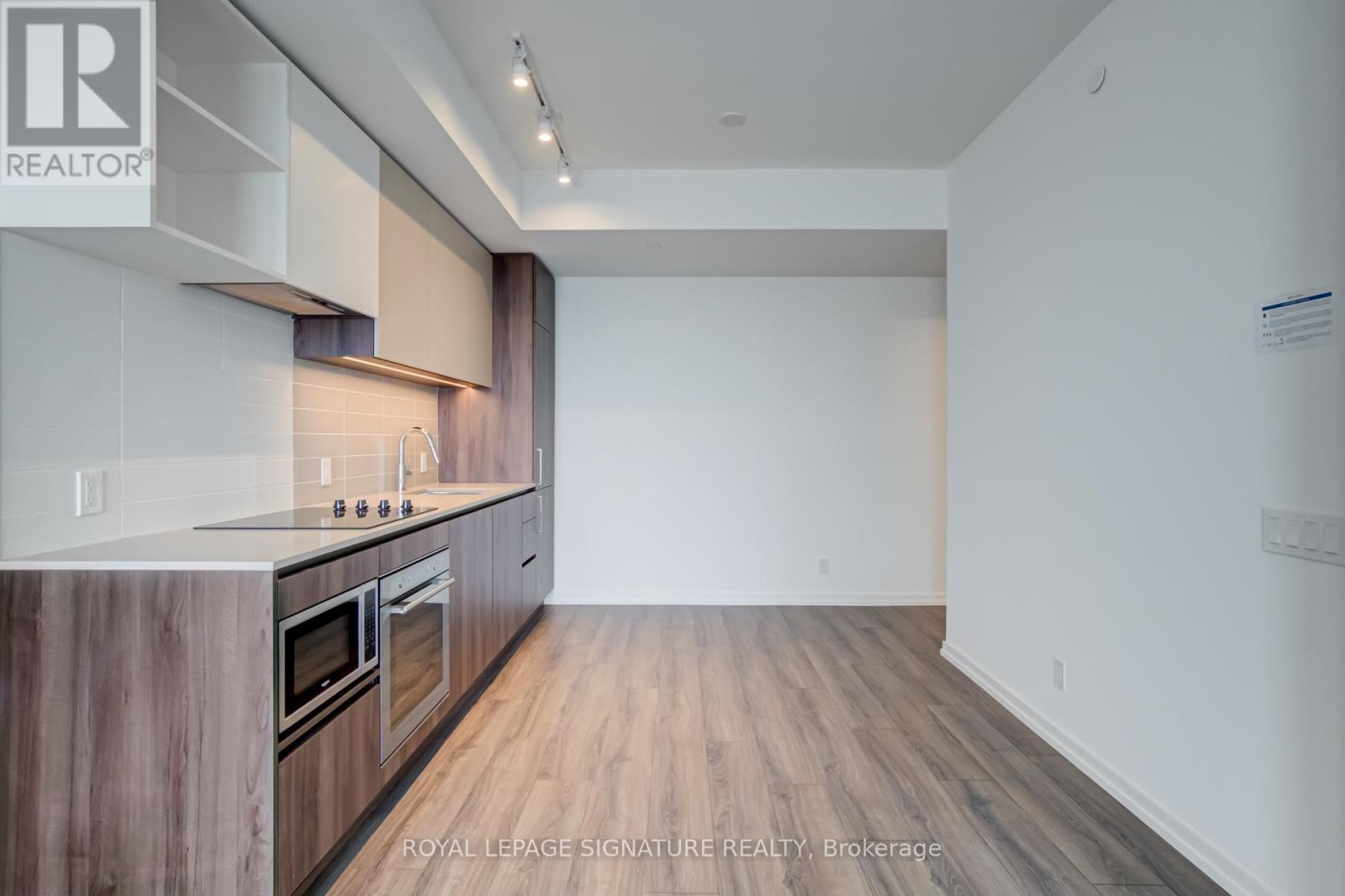 Photo 3 of 4715 1000 Portage Parkway, Vaughan ON