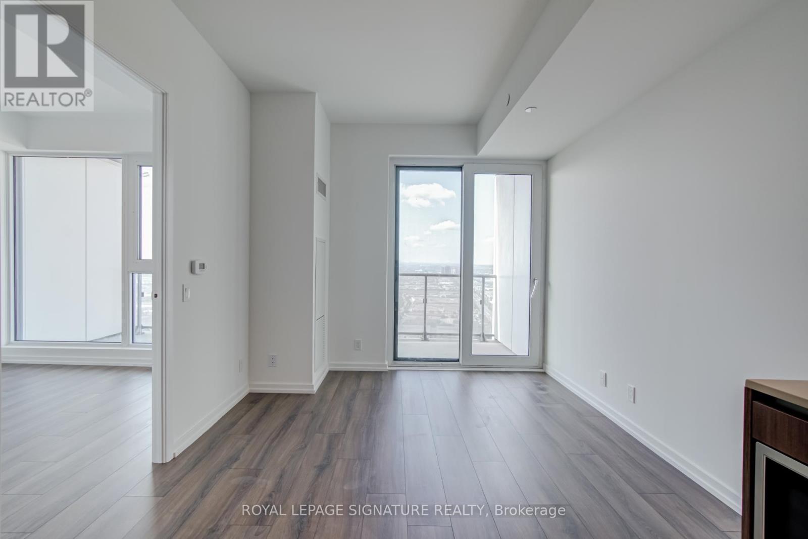 Photo 5 of 4715 1000 Portage Parkway, Vaughan ON