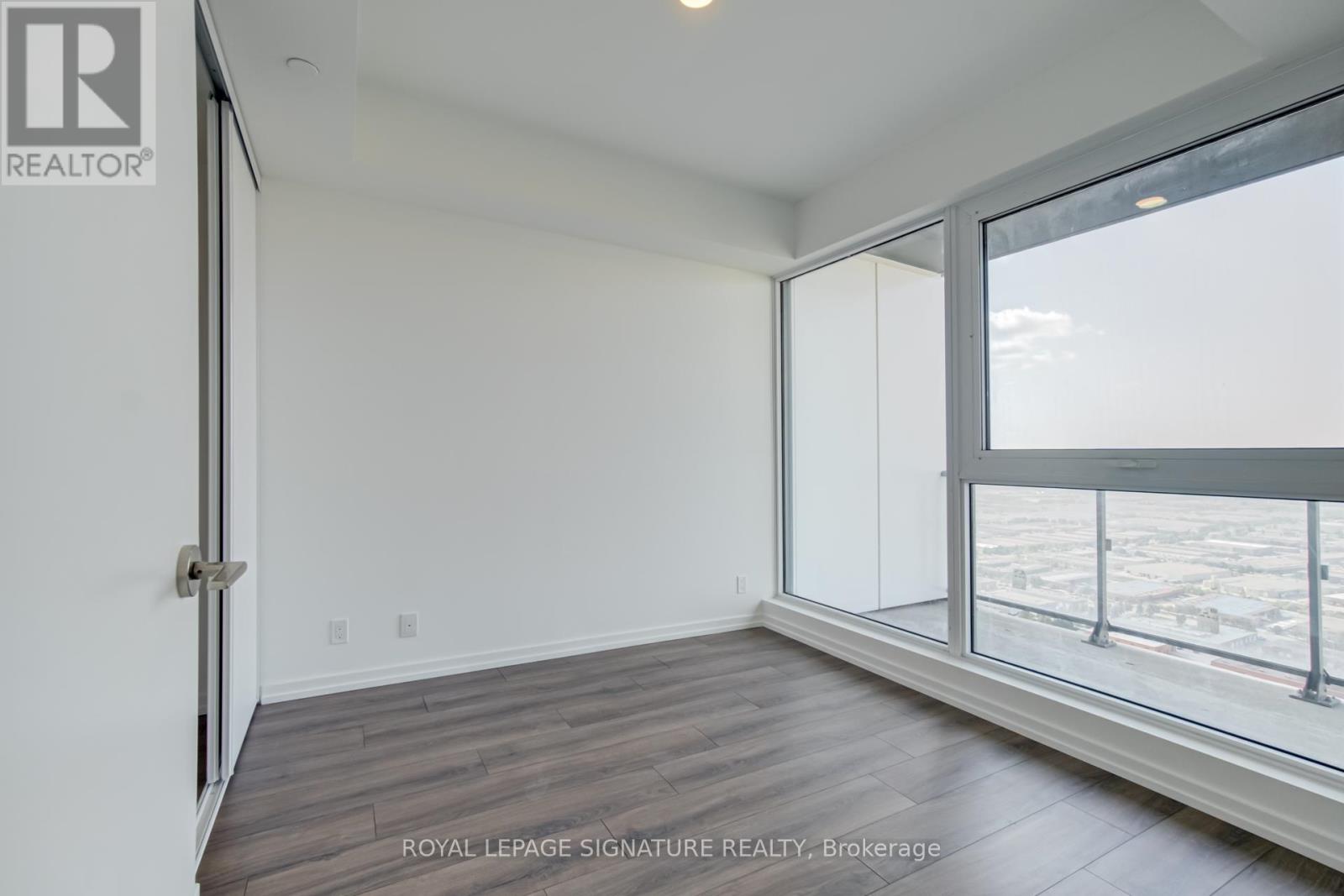 Photo 6 of 4715 1000 Portage Parkway, Vaughan ON