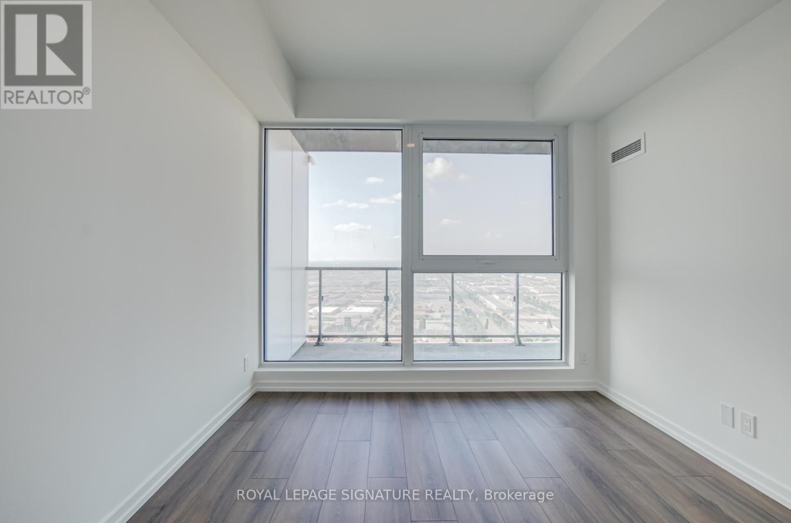 Photo 7 of 4715 1000 Portage Parkway, Vaughan ON