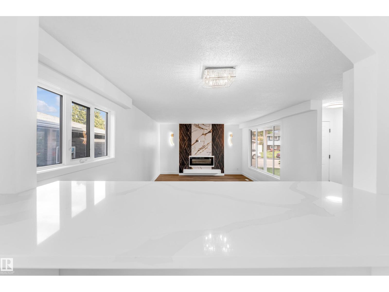 Photo 32 of 3508 84 St Nw, Edmonton AB