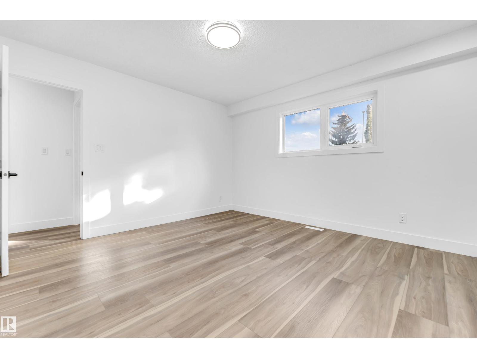 Photo 38 of 3508 84 St Nw, Edmonton AB