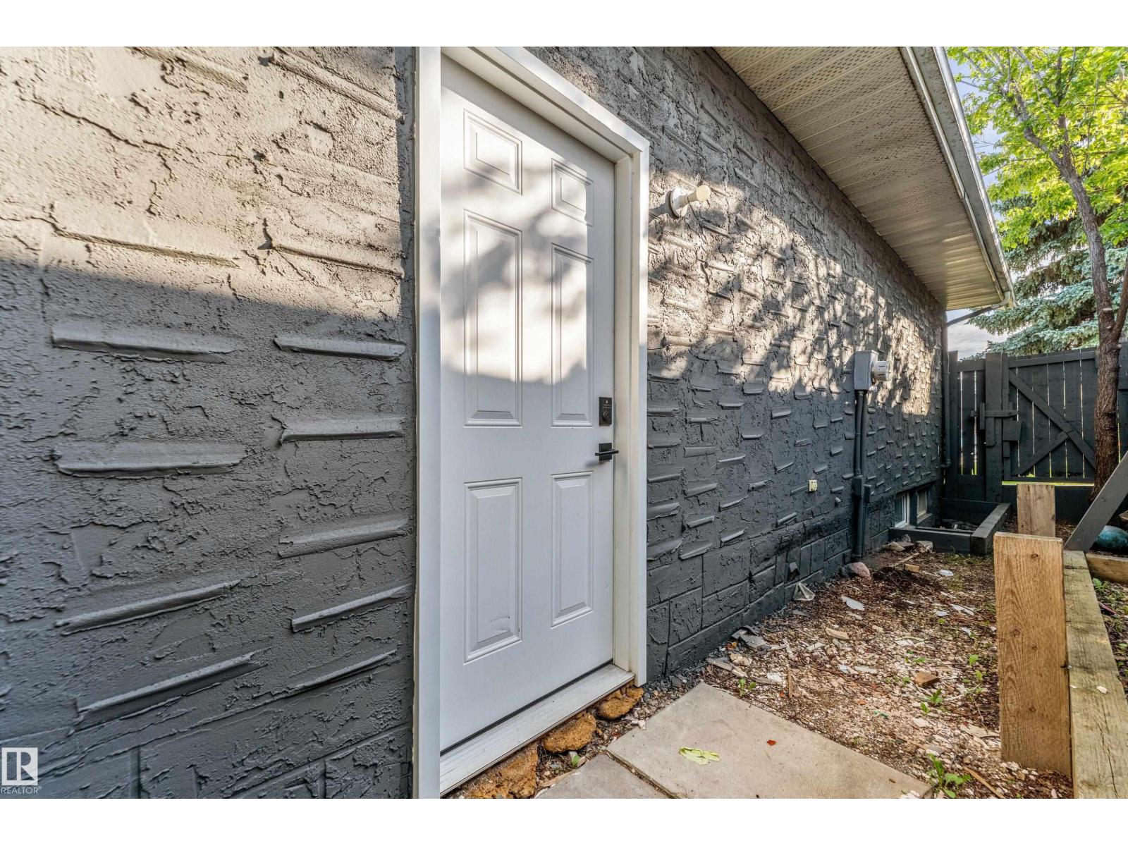 Photo 15 of 3508 84 St Nw, Edmonton AB