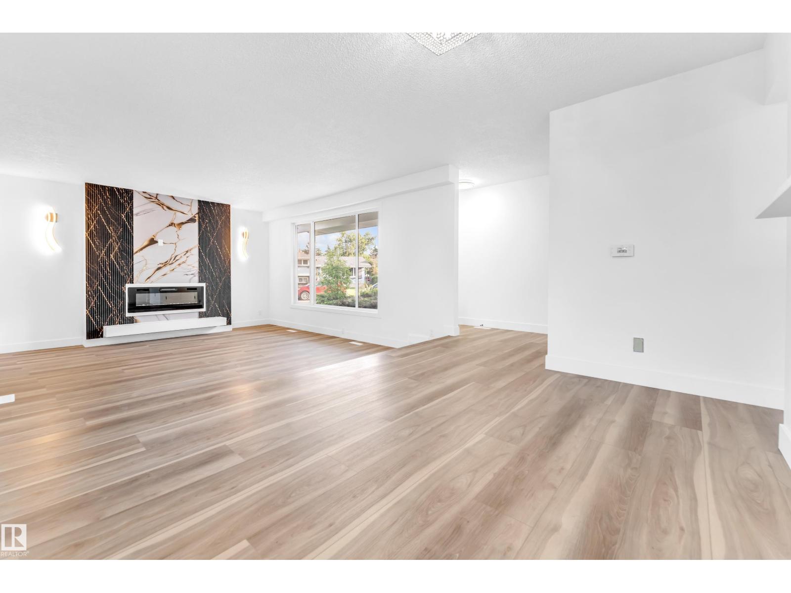 Photo 25 of 3508 84 St Nw, Edmonton AB