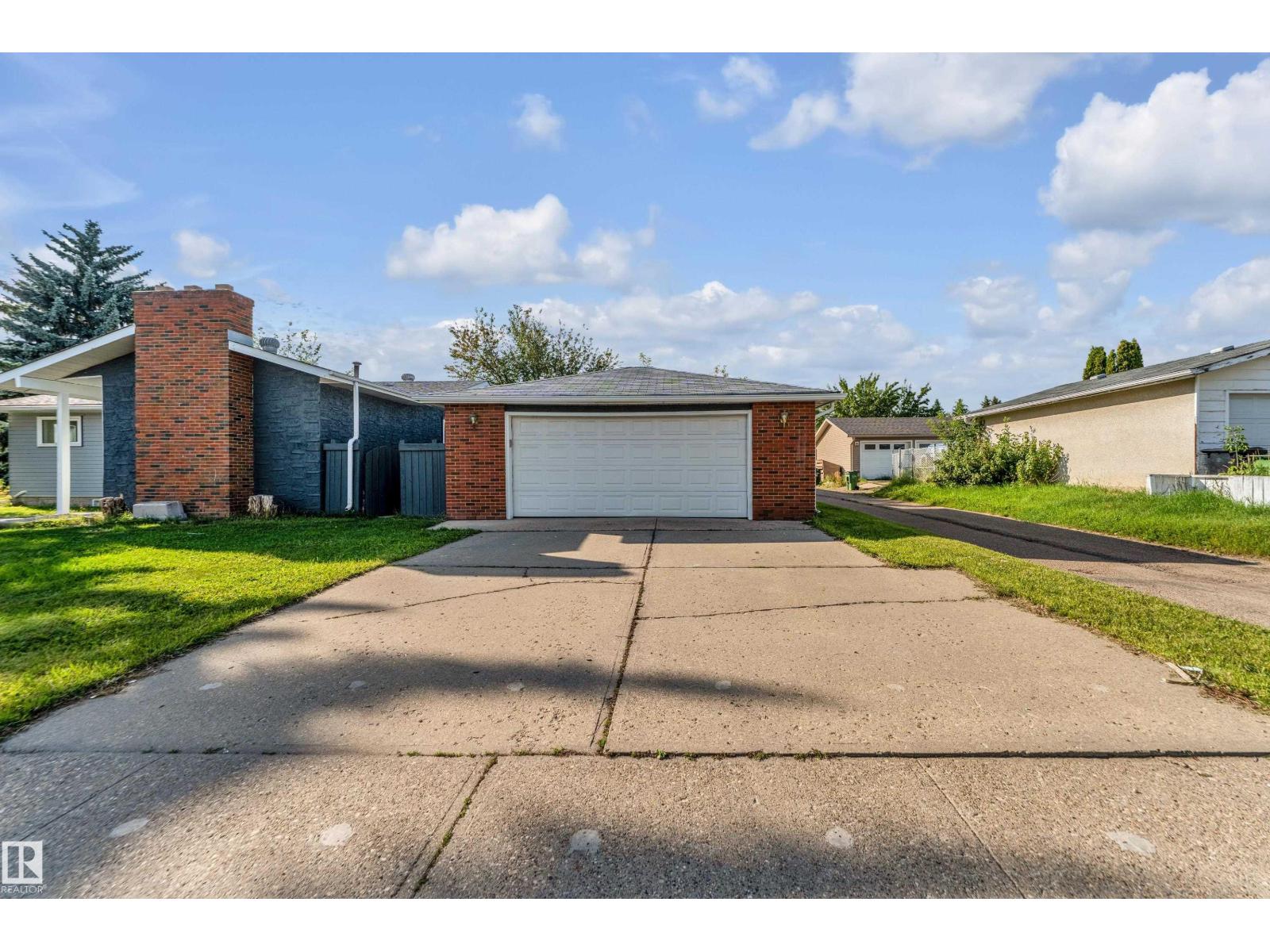 Photo 3 of 3508 84 St Nw, Edmonton AB