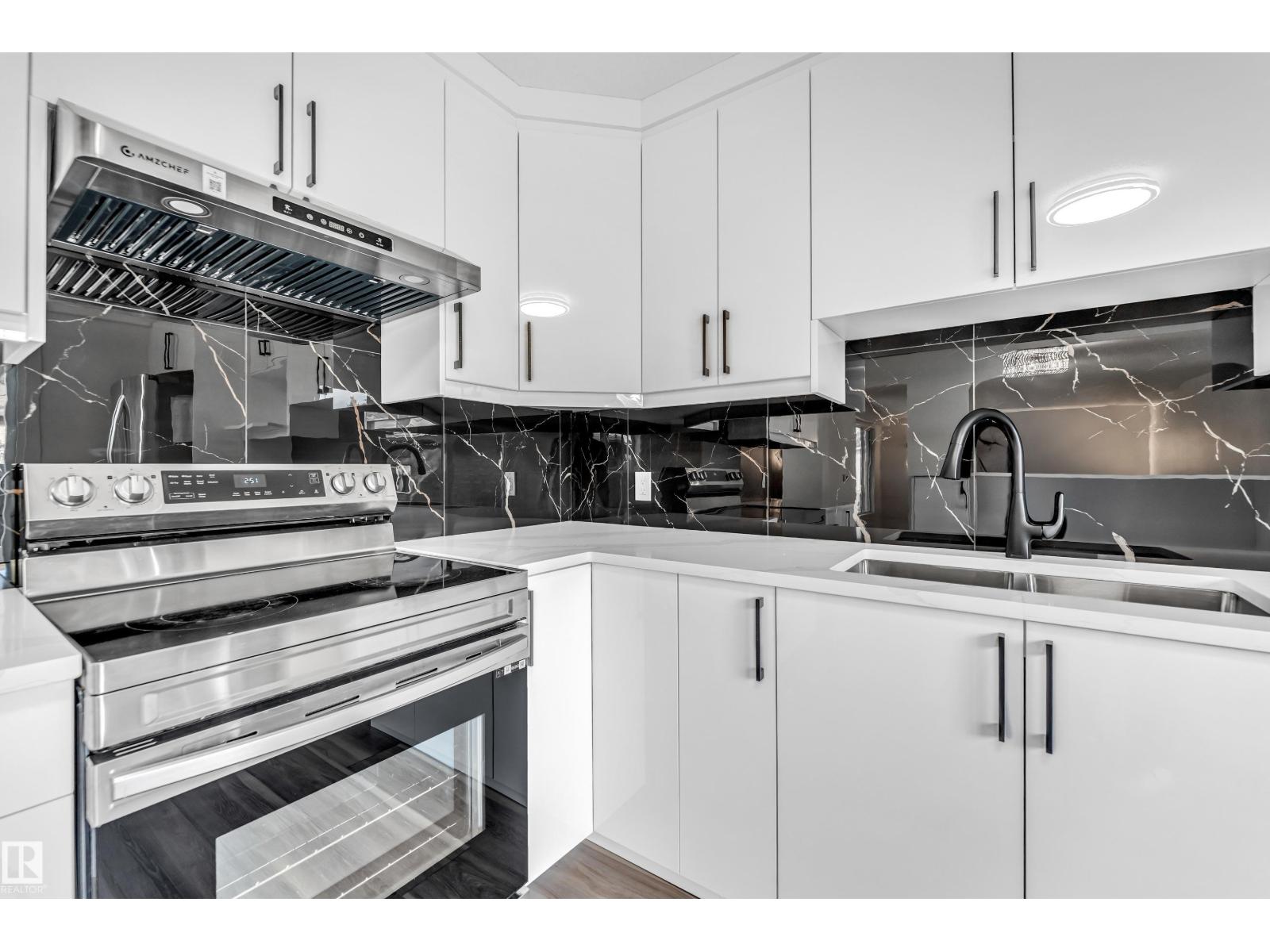 Photo 31 of 3508 84 St Nw, Edmonton AB