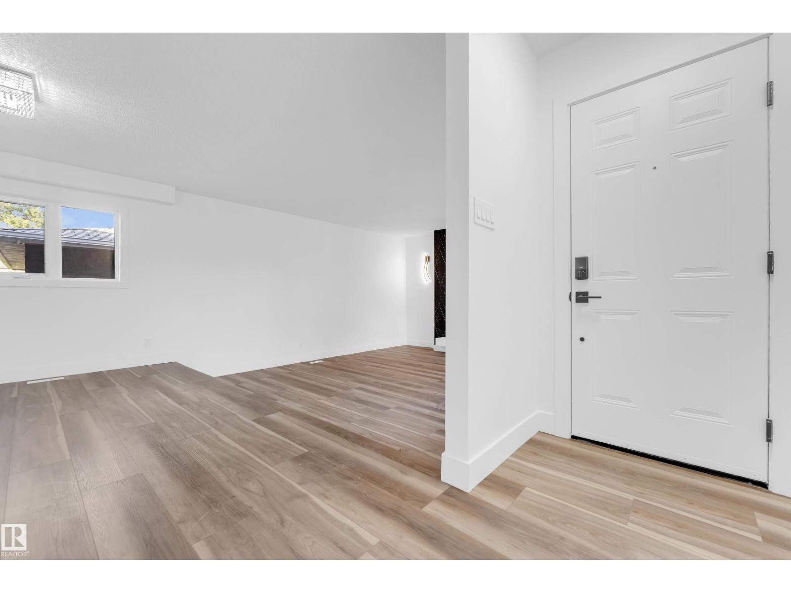 Photo 22 of 3508 84 St Nw, Edmonton AB