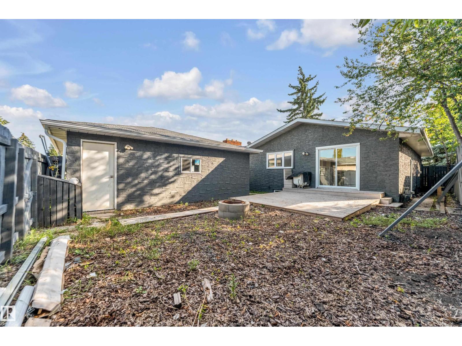 Photo 13 of 3508 84 St Nw, Edmonton AB