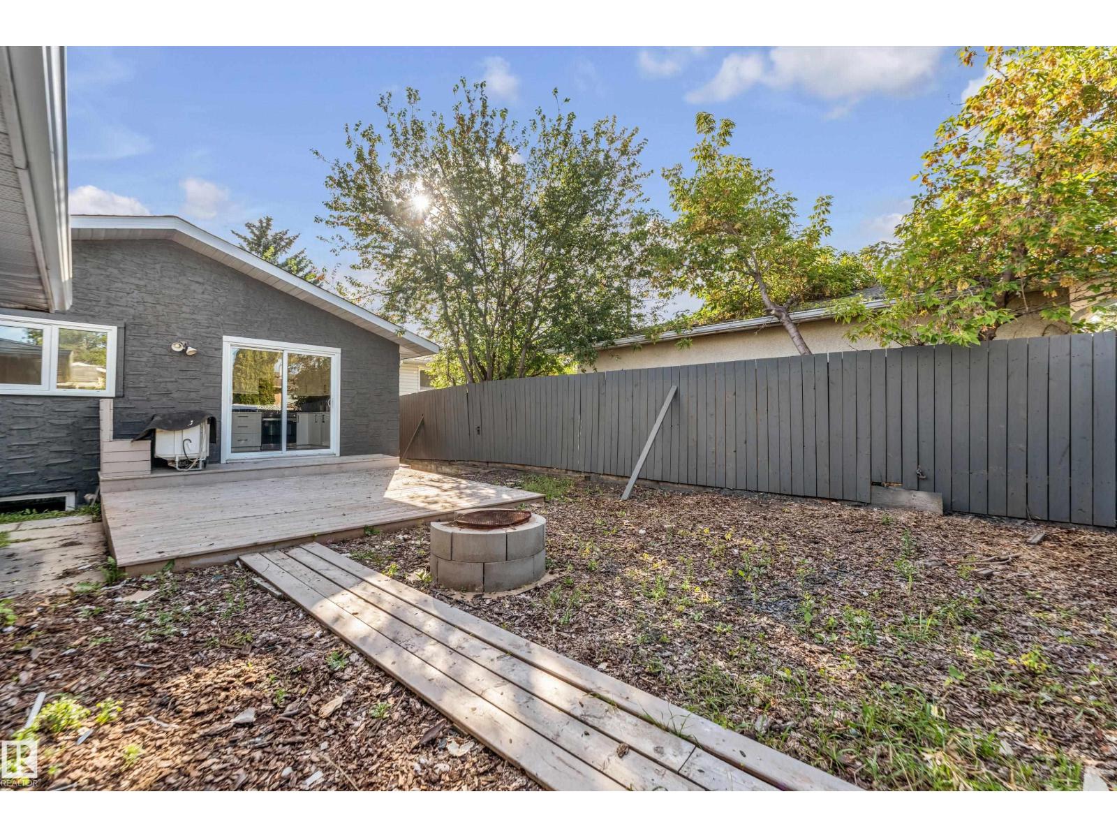 Photo 12 of 3508 84 St Nw, Edmonton AB