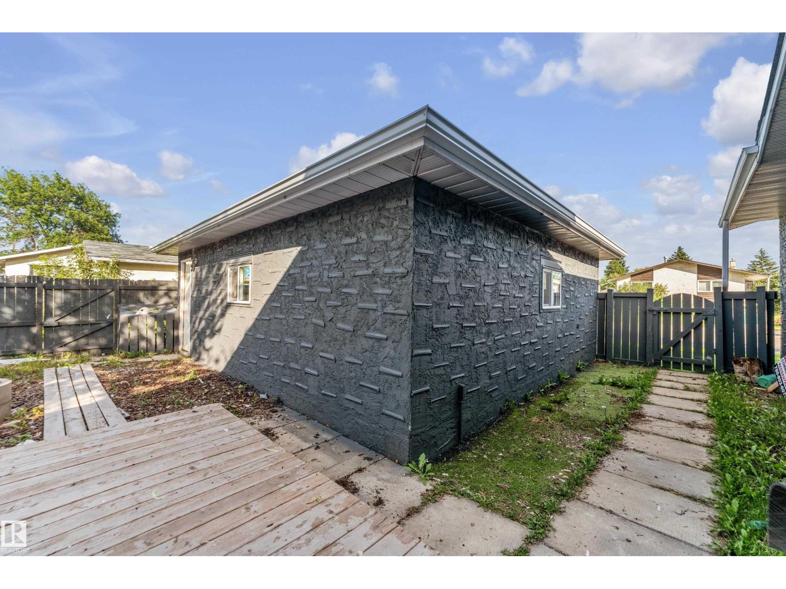 Photo 11 of 3508 84 St Nw, Edmonton AB
