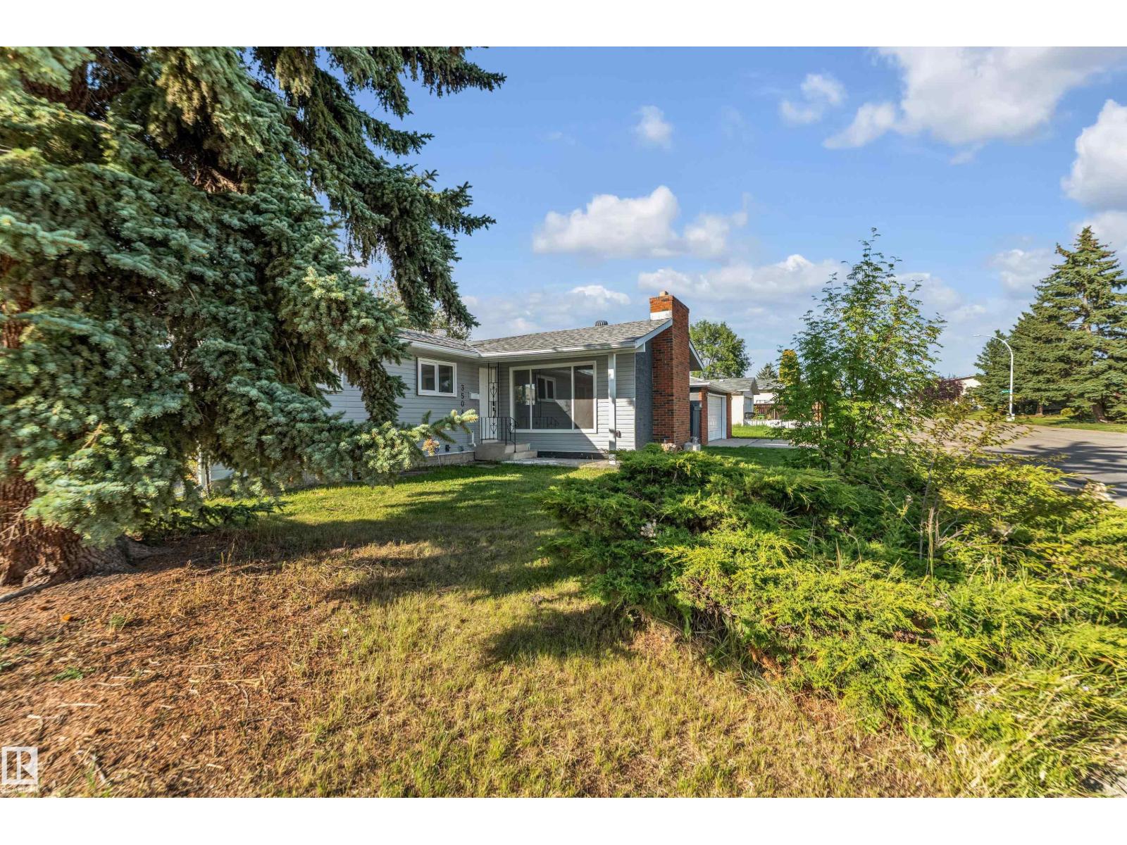 Photo 6 of 3508 84 St Nw, Edmonton AB