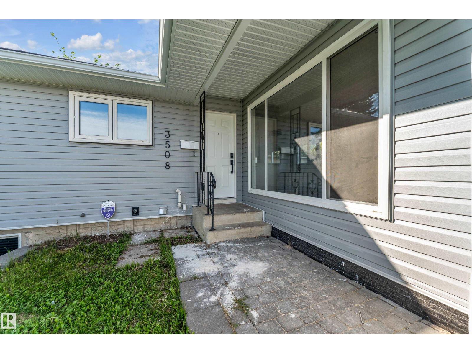 Photo 9 of 3508 84 St Nw, Edmonton AB