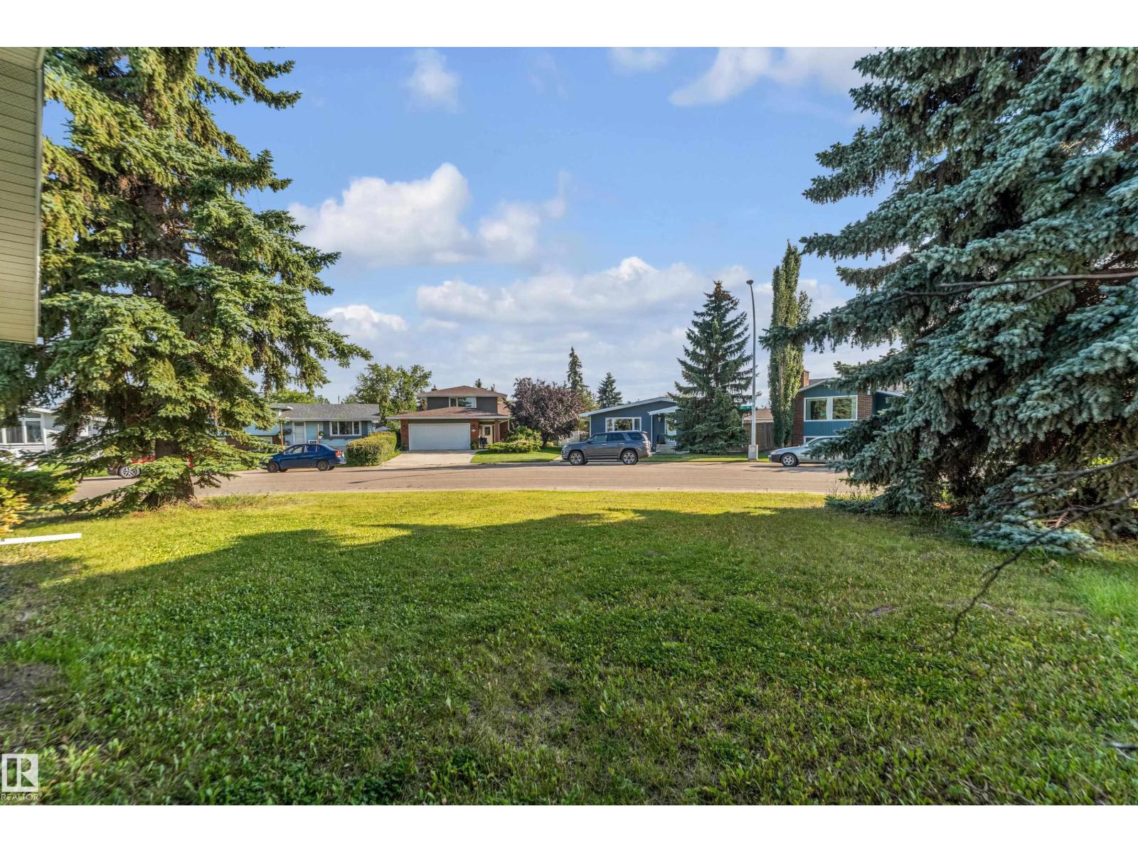 Photo 8 of 3508 84 St Nw, Edmonton AB