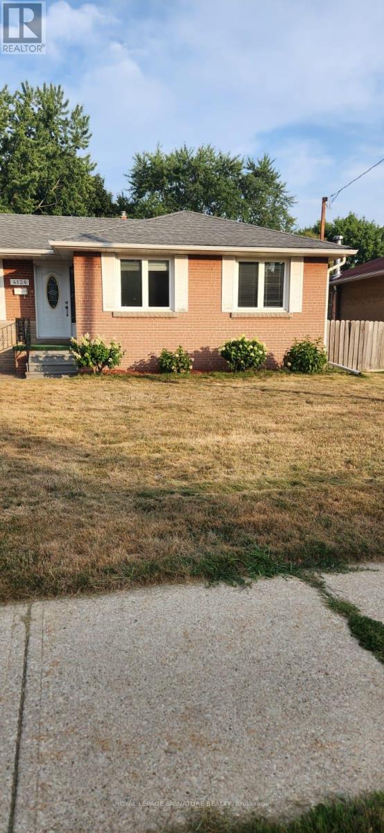 Photo 10 of Main 4128 New Street, Burlington ON
