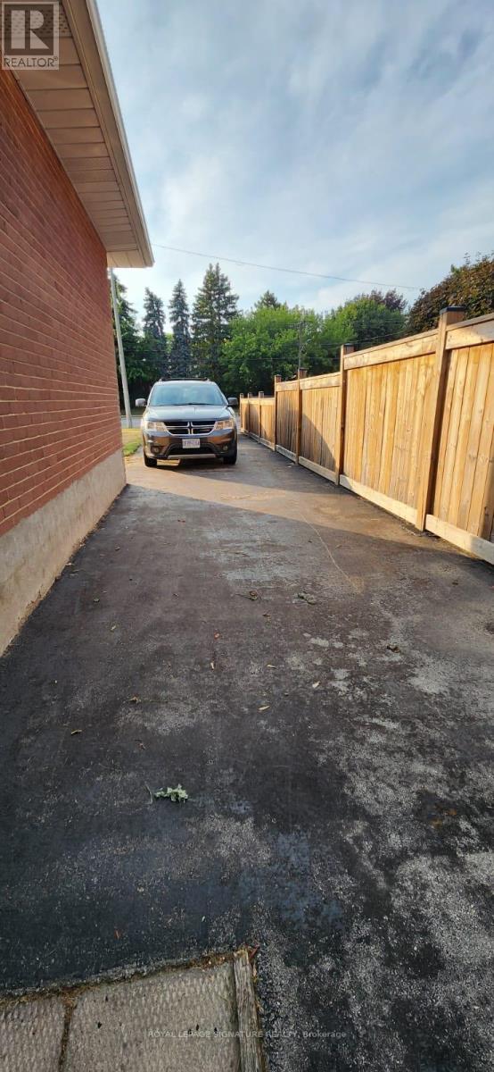 Photo 13 of Main 4128 New Street, Burlington ON