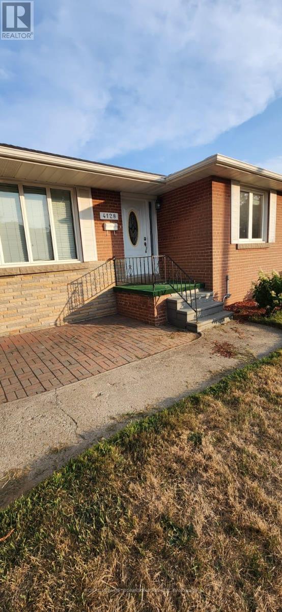 Photo 11 of Main 4128 New Street, Burlington ON