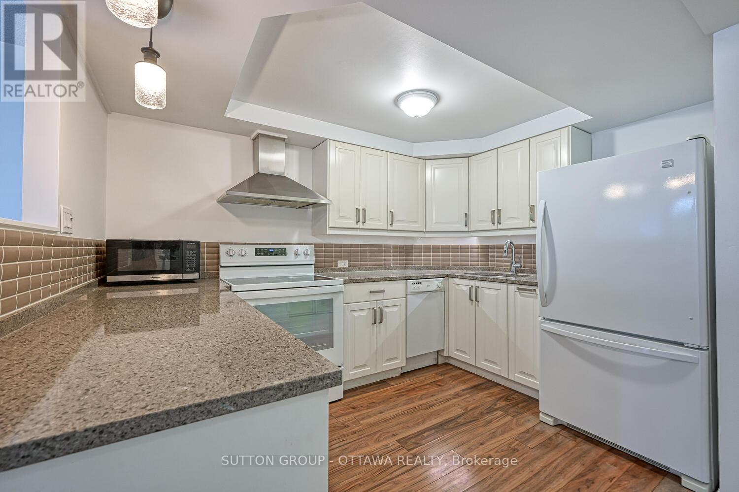 Photo 11 of 202 550 Cambridge Street S, Ottawa ON