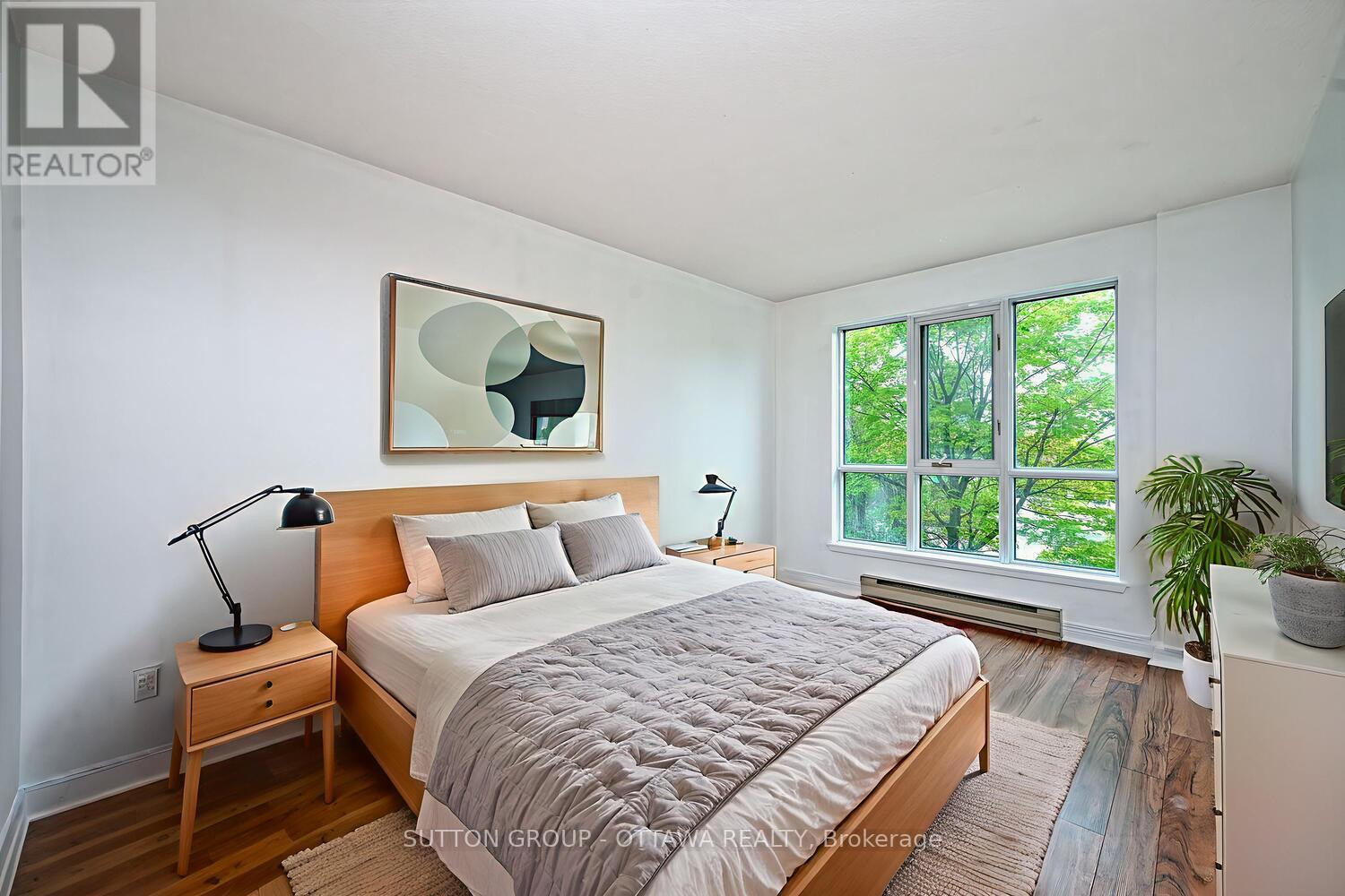 Photo 14 of 202 550 Cambridge Street S, Ottawa ON