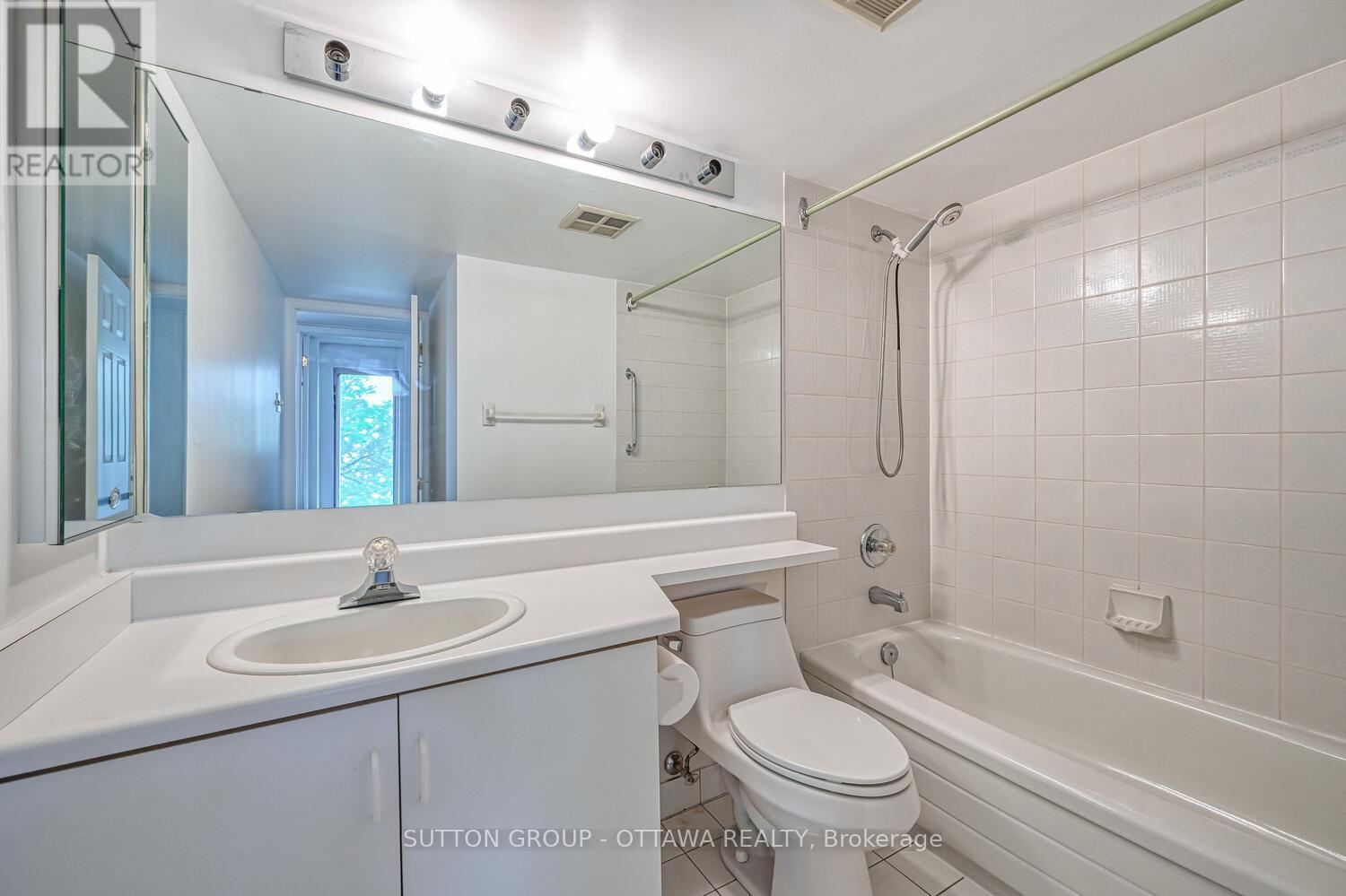 Photo 24 of 202 550 Cambridge Street S, Ottawa ON