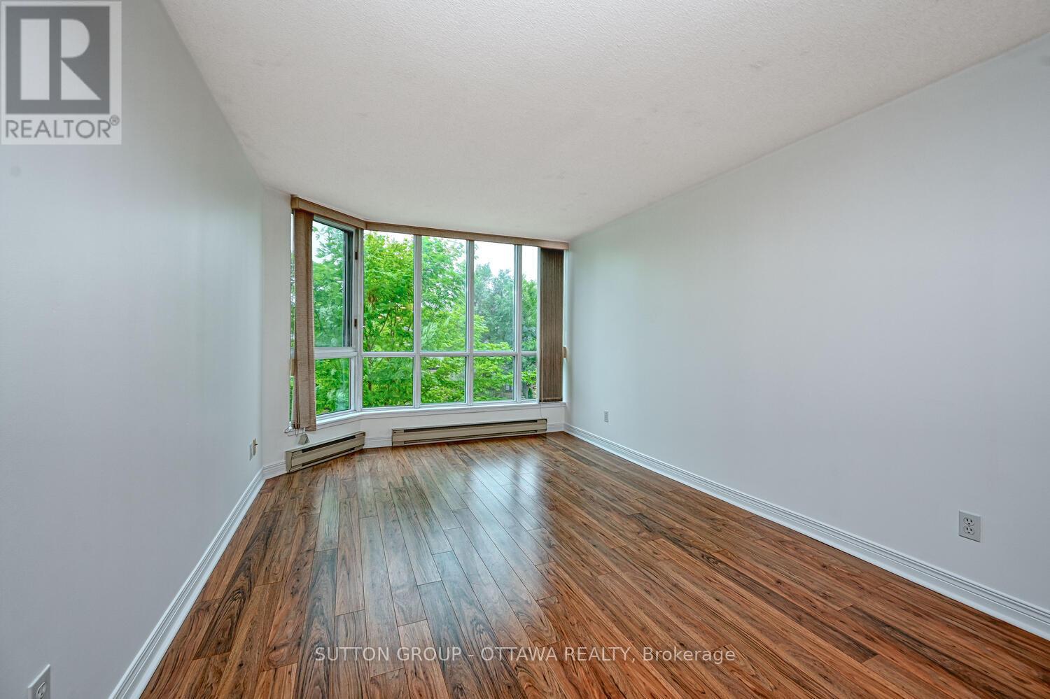 Photo 6 of 202 550 Cambridge Street S, Ottawa ON