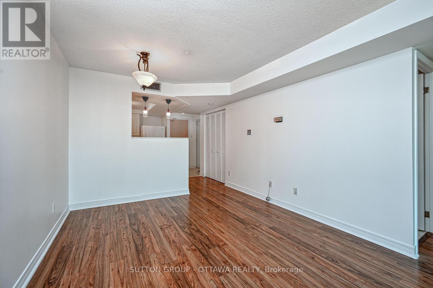 Photo 9 of 202 550 Cambridge Street S, Ottawa ON