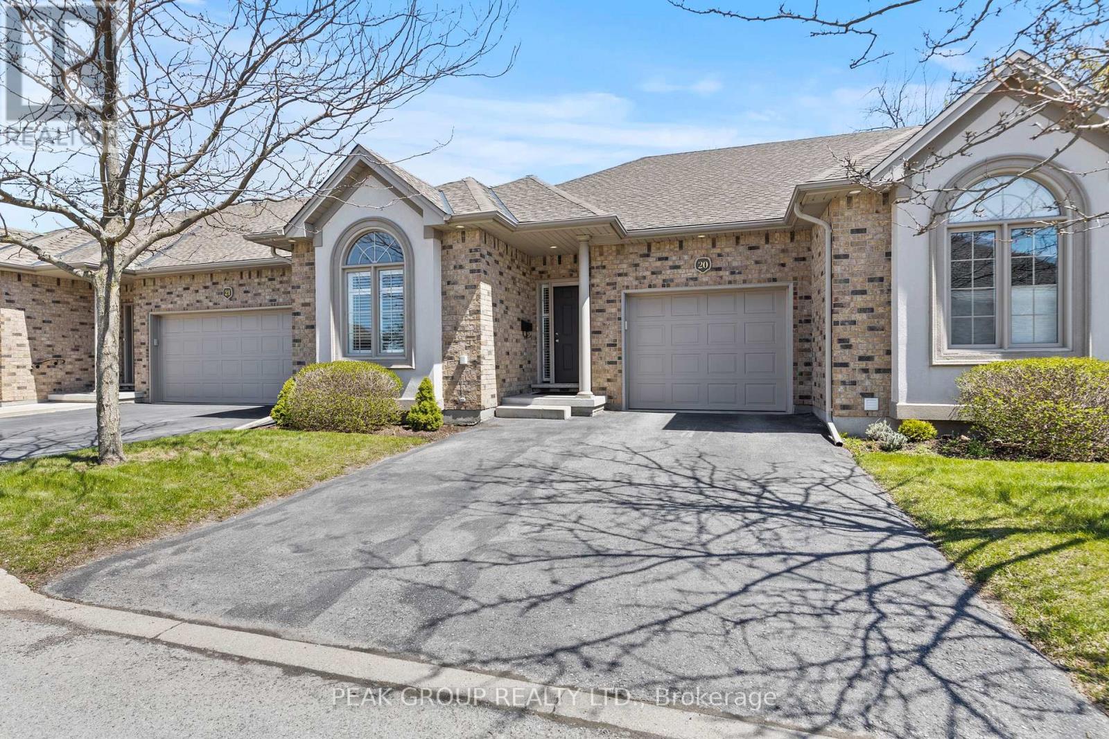 Photo 4 of 20 4399 Montrose Road, Niagara Falls ON