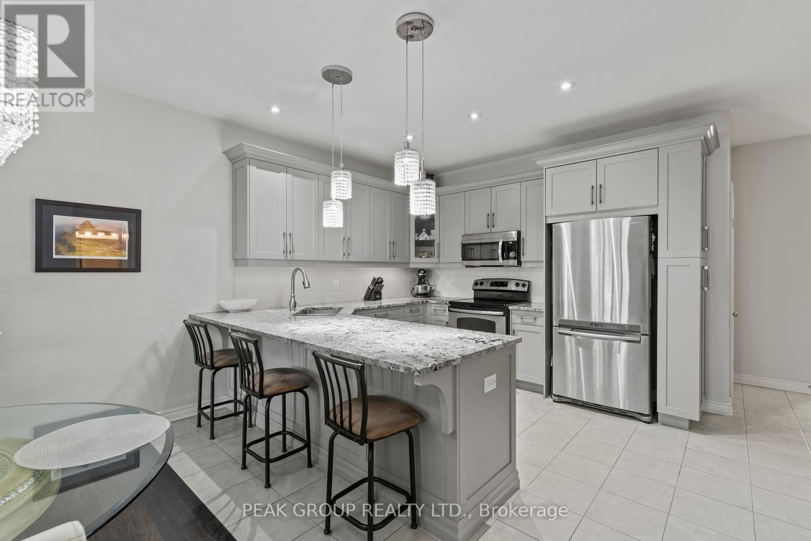 Photo 8 of 20 4399 Montrose Road, Niagara Falls ON