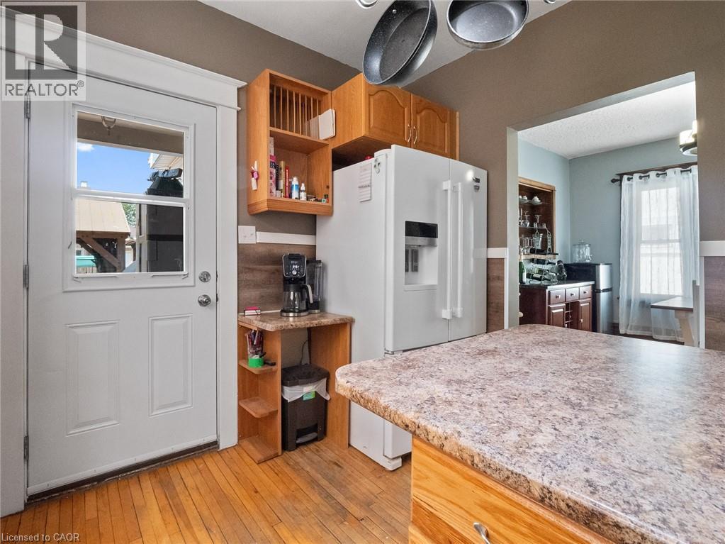 Photo 10 of 48 Grove Street, Welland ON