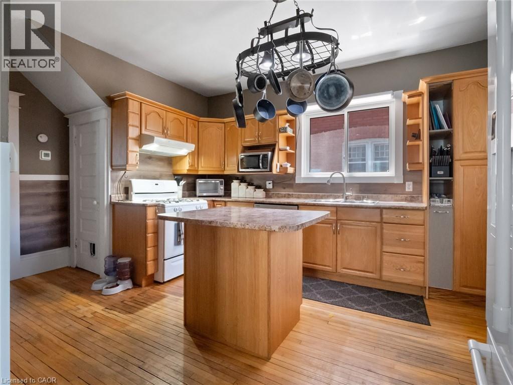 Photo 11 of 48 Grove Street, Welland ON