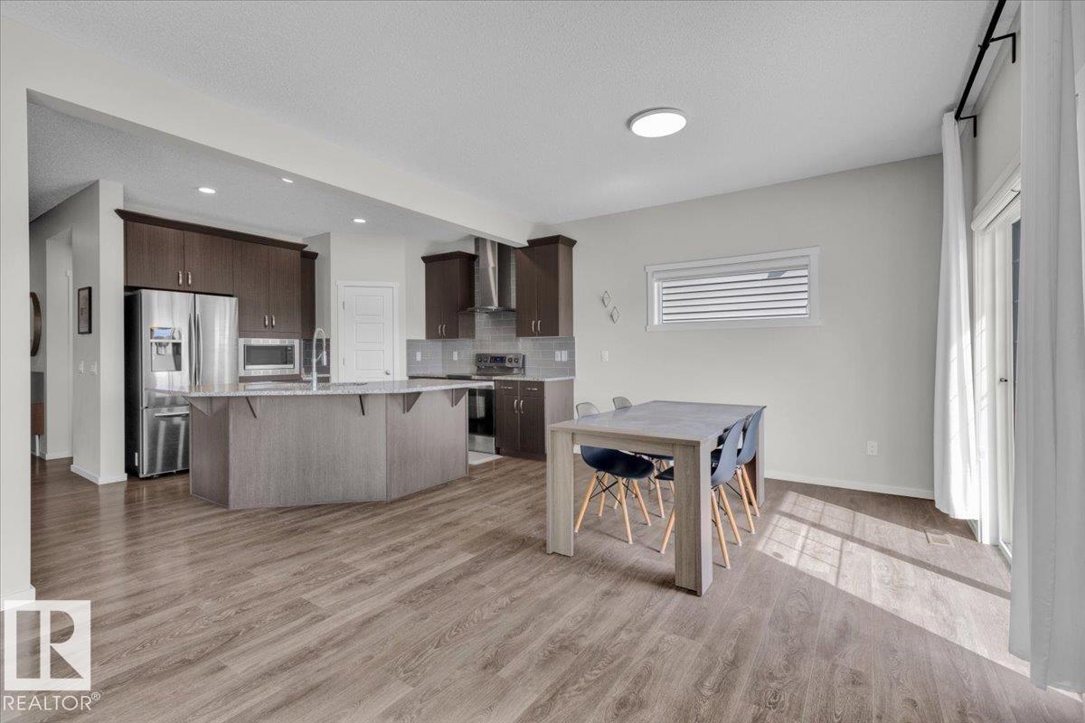 Photo 10 of 817 Eagleson Link Li Nw, Edmonton AB