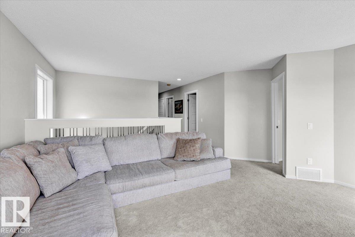 Photo 14 of 817 Eagleson Link Li Nw, Edmonton AB