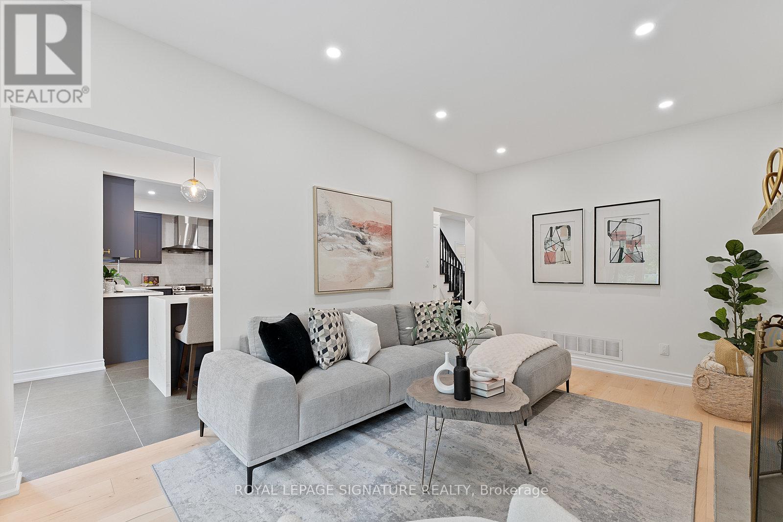 Photo 16 of 35 Mallory Avenue, Markham ON