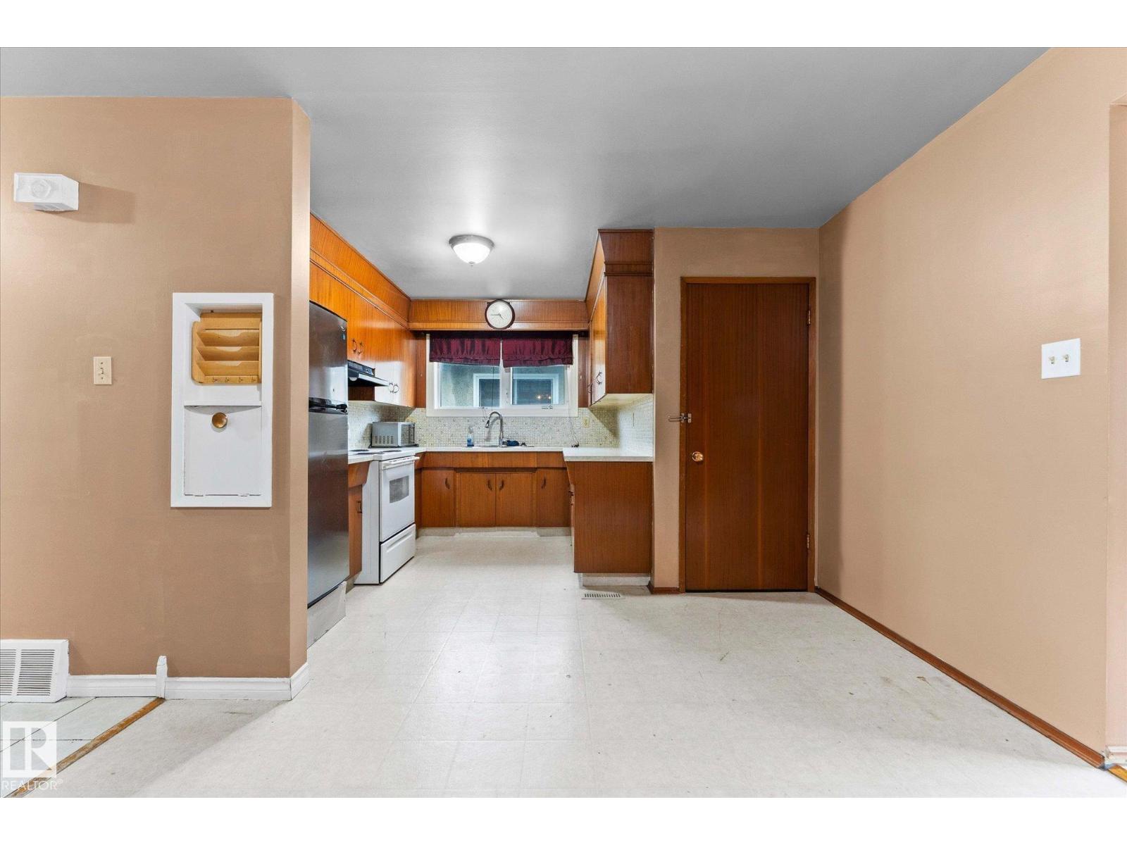Photo 12 of 7311 7313 79 Av Nw, Edmonton AB