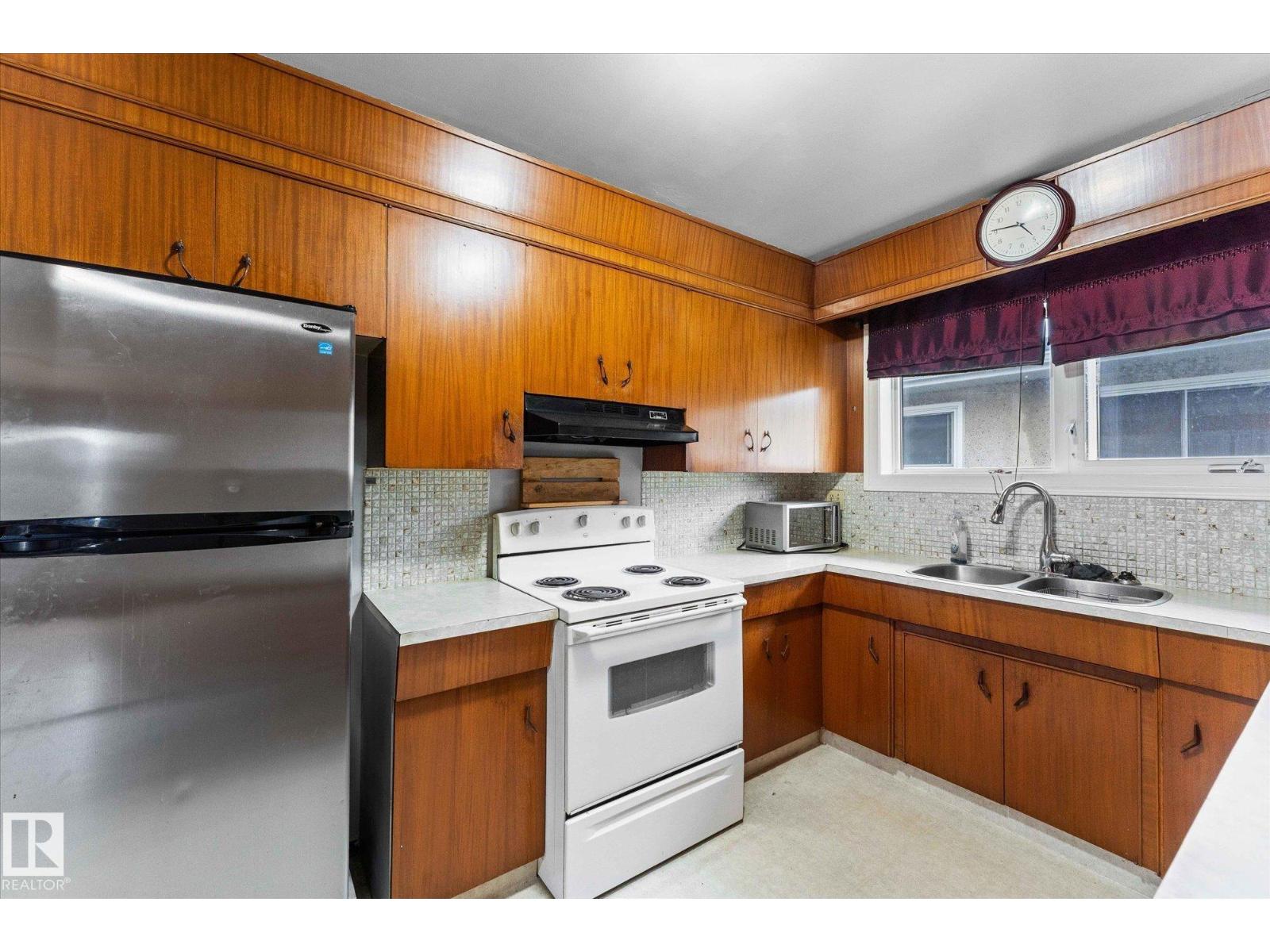 Photo 13 of 7311 7313 79 Av Nw, Edmonton AB