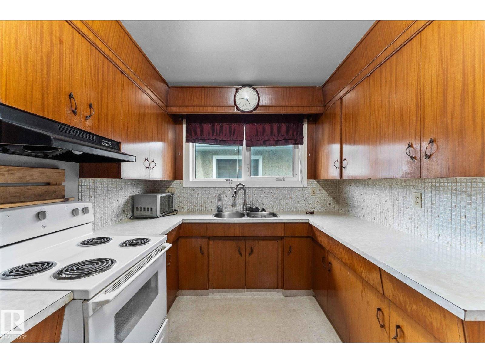 Photo 14 of 7311 7313 79 Av Nw, Edmonton AB