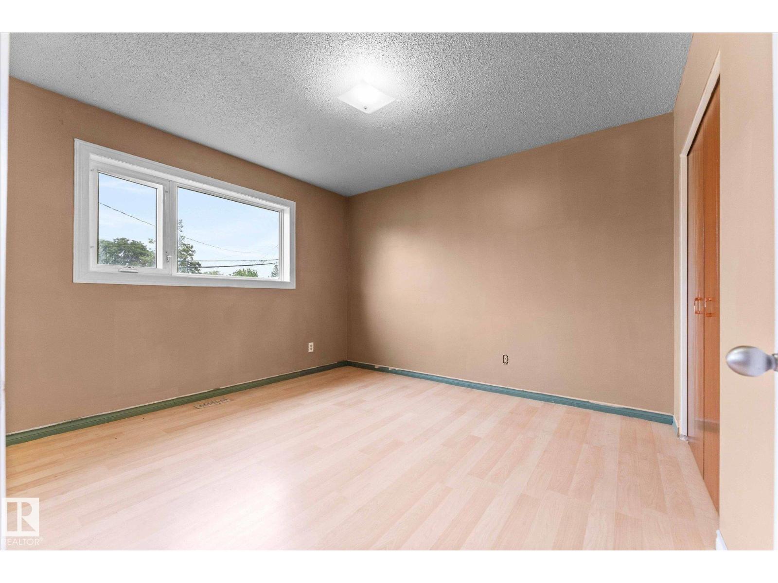 Photo 15 of 7311 7313 79 Av Nw, Edmonton AB