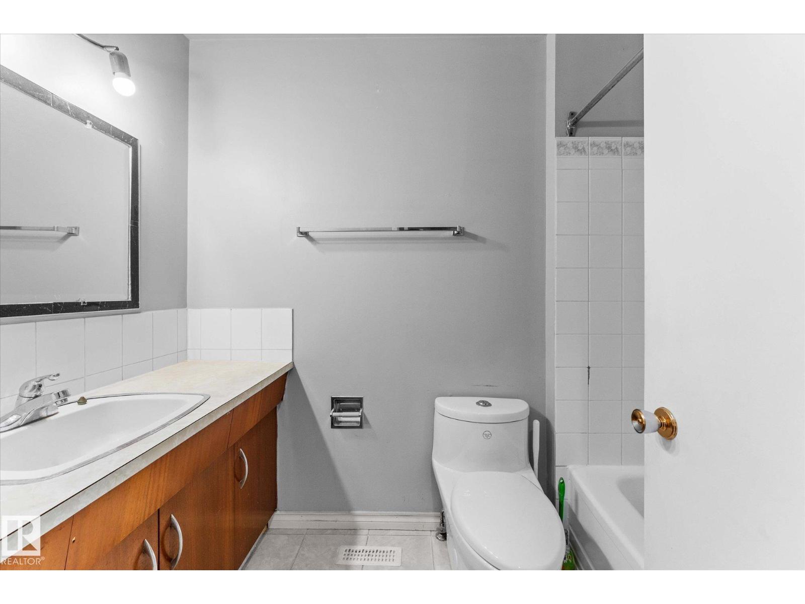 Photo 21 of 7311 7313 79 Av Nw, Edmonton AB