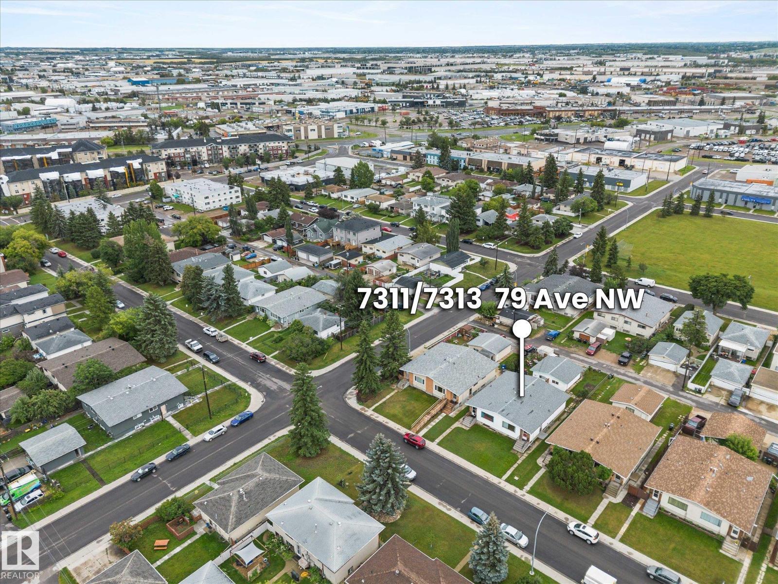 Photo 3 of 7311 7313 79 Av Nw, Edmonton AB