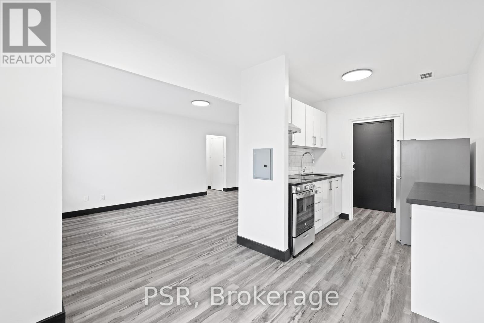 Photo 5 of 303 600 Eglinton Avenue W, Toronto ON
