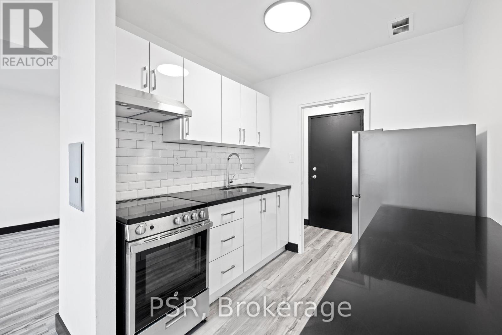 Photo 7 of 303 600 Eglinton Avenue W, Toronto ON